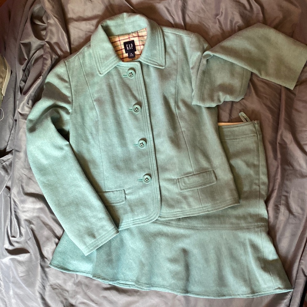 GAP two piece suit. Wool jacket size M & skirt size 12